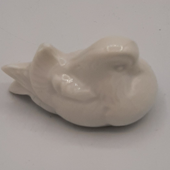 Vintage Pure White Small Porcelain Animal Figurines Japan Frog Snail Bird - Picture 5 of 7